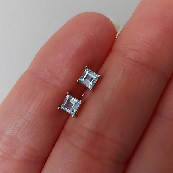 0.7 Carat Natural Topaz Sterling Silver Stud Earrings - Picture 4 of 7